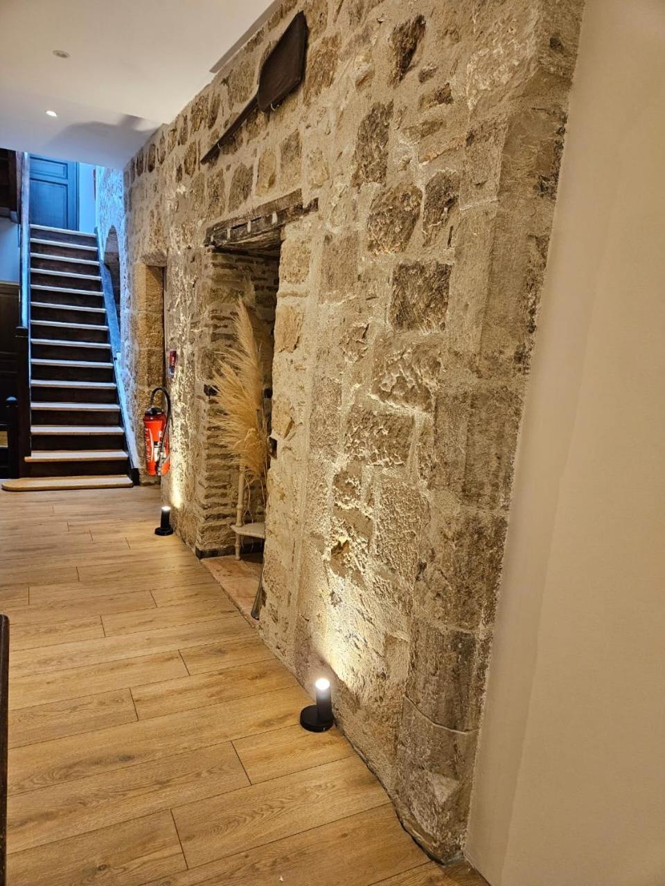Le Beffroi Aparthotel Tournon-dʼAgenais Buitenkant foto