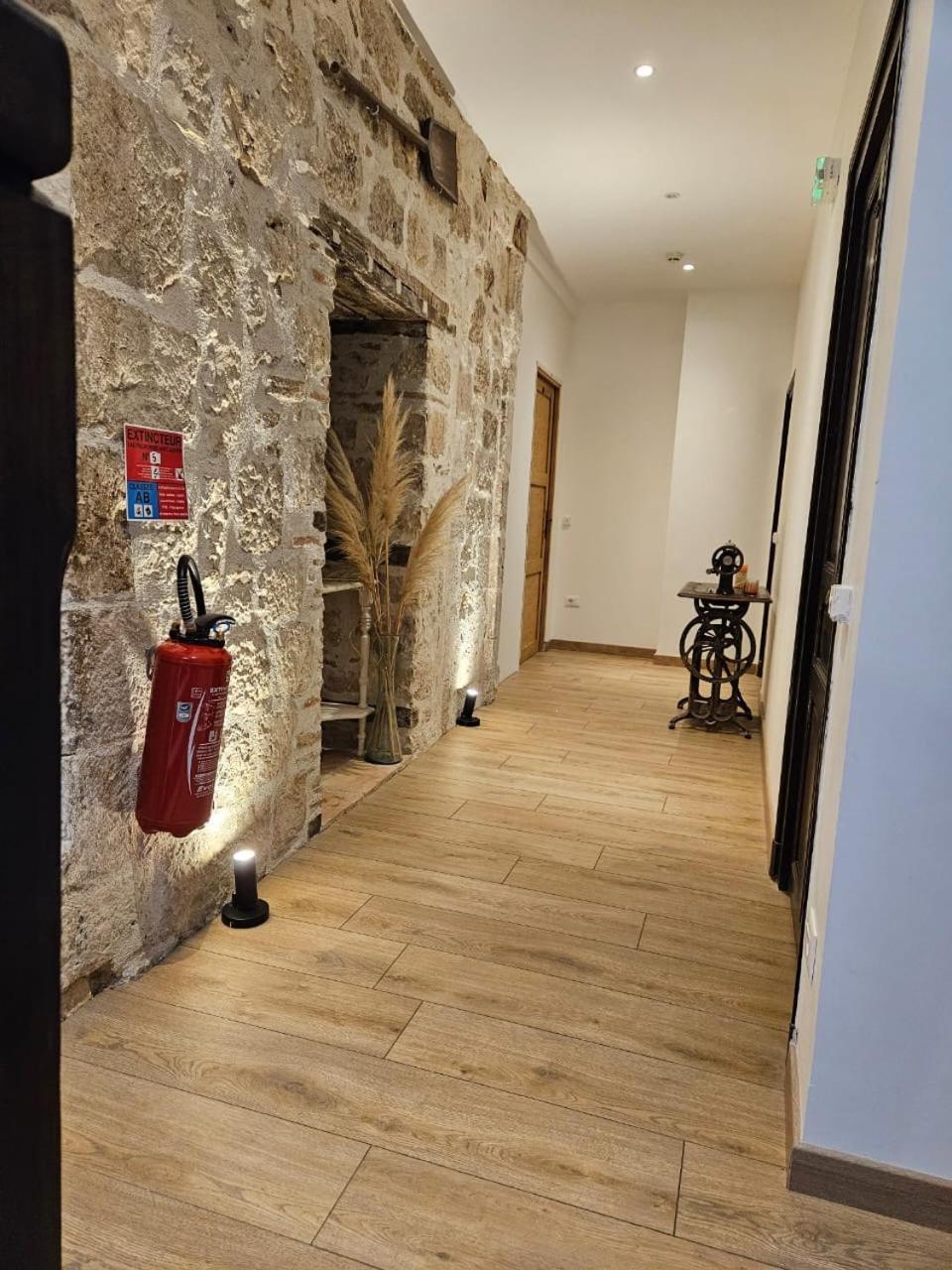 Le Beffroi Aparthotel Tournon-dʼAgenais Buitenkant foto
