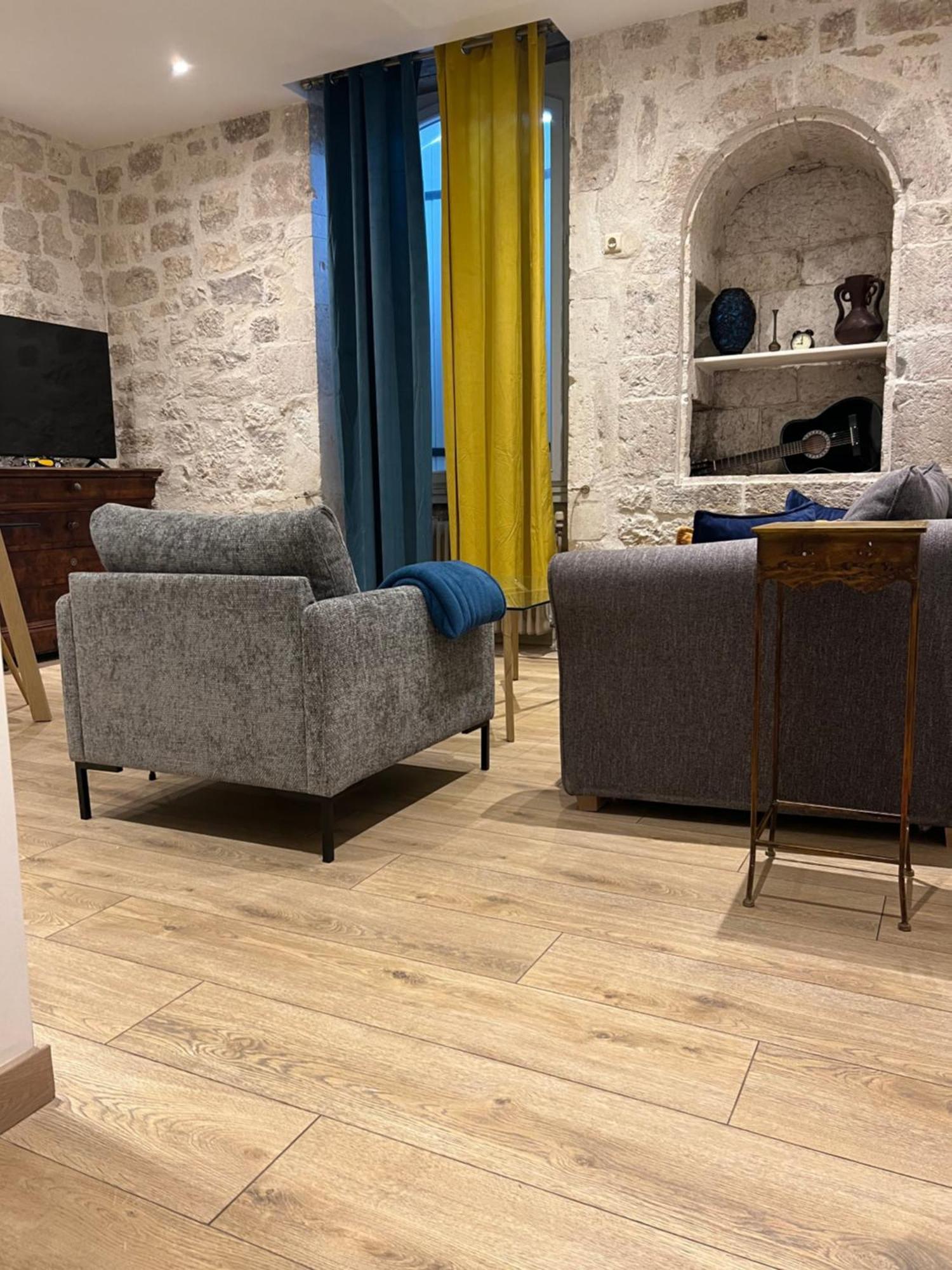 Le Beffroi Aparthotel Tournon-dʼAgenais Buitenkant foto