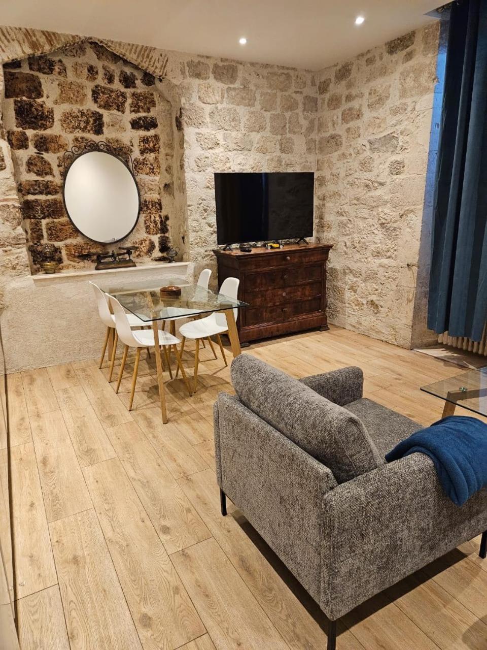 Le Beffroi Aparthotel Tournon-dʼAgenais Buitenkant foto