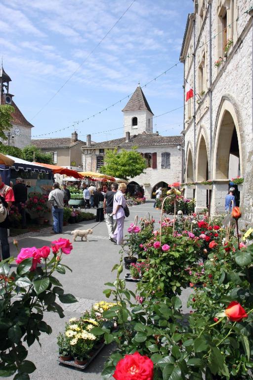Le Beffroi Aparthotel Tournon-dʼAgenais Buitenkant foto